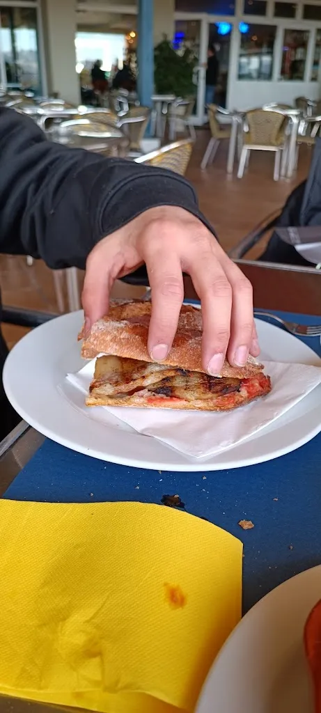 Menu_Bar Punt Blau_Viladecavalls_image_3