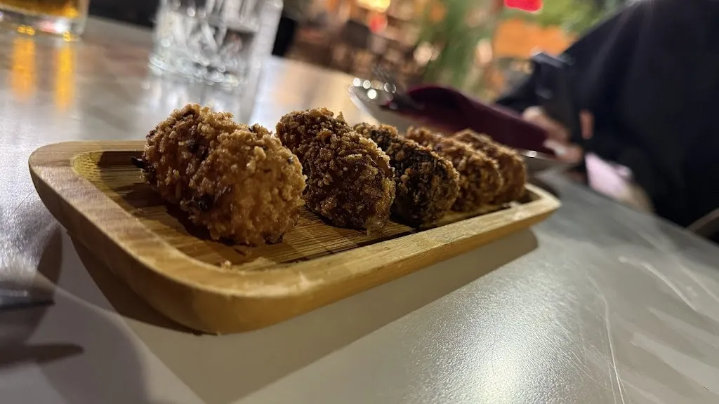 Dan Hubbry_Can Mateu_Tordera_review