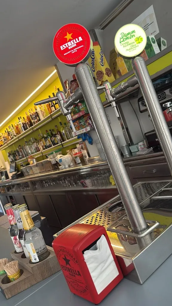 Julián VasQz_Bar punto encuentro_Tordera_review