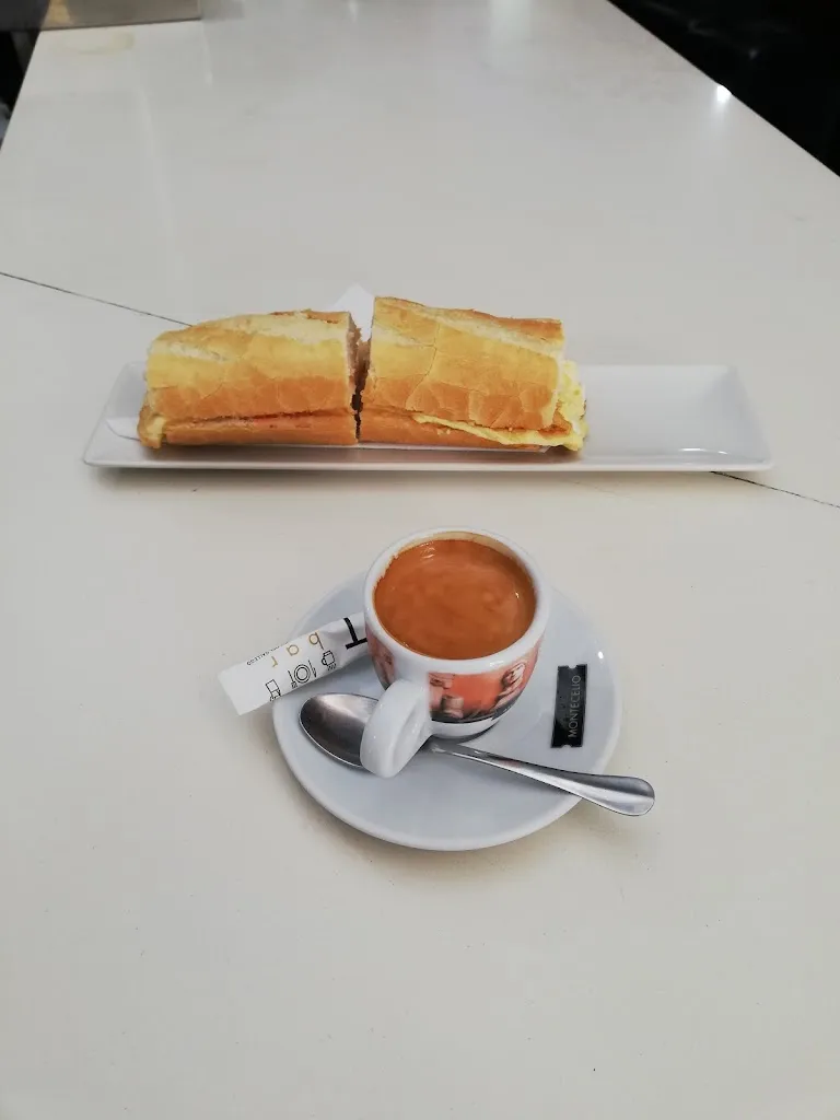 ÀPAT Bar restaurant_Vilanova del Camí_slider_image_2