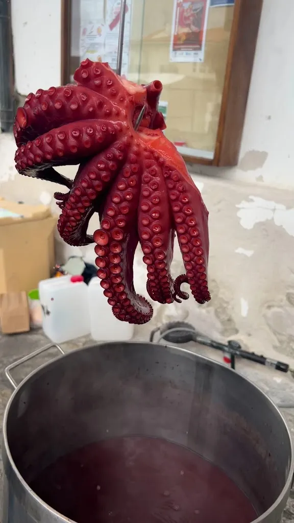 Rafael “Pretty Honest Reviews” Restrepo_Casa Chacho_Pontedeume_review