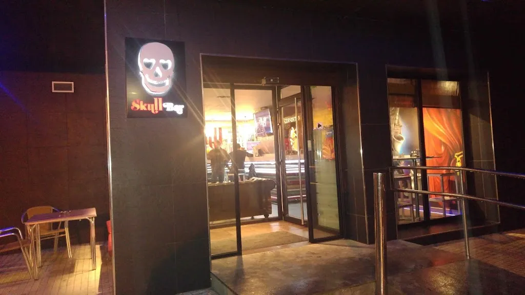 SKULL BAR ristorante a Abanto y Ciérvana-Abanto Zierbena