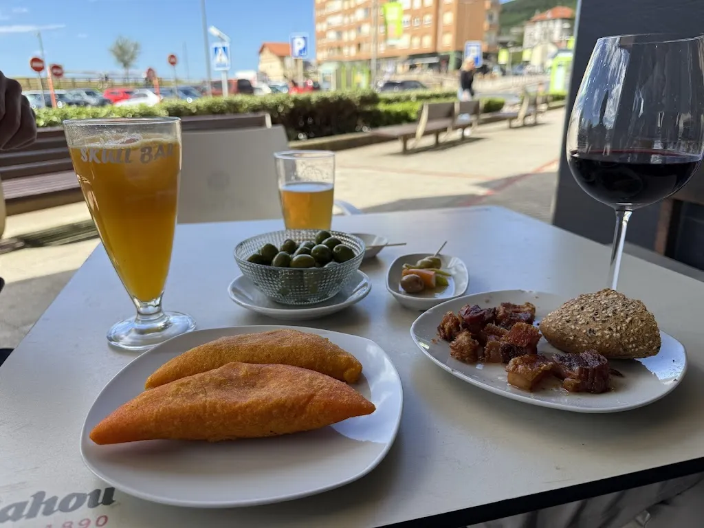 SKULL BAR_Abanto y Ciérvana-Abanto Zierbena_slider_image_2