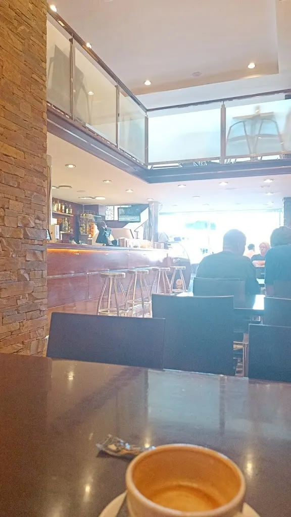 Mira D_El Puente_Pontedeume_review