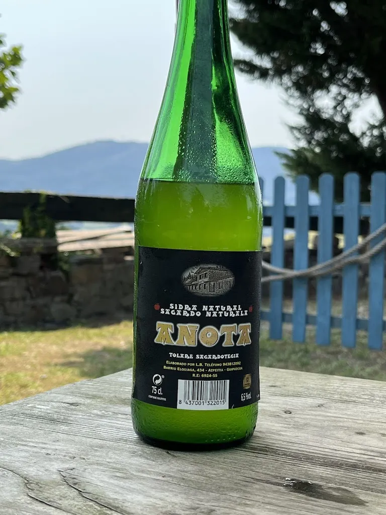 Aurora Casadellà Matínez_Bar 01_Bakio_review