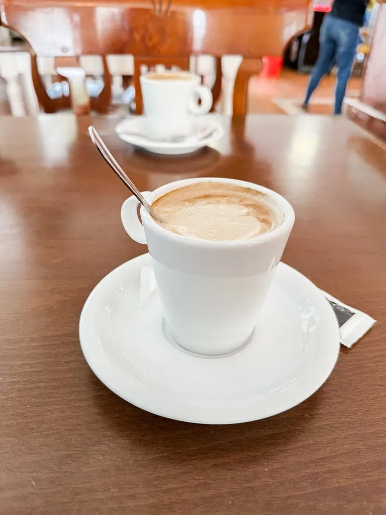 SJ Mack_Cafetería Doniene_Bakio_review