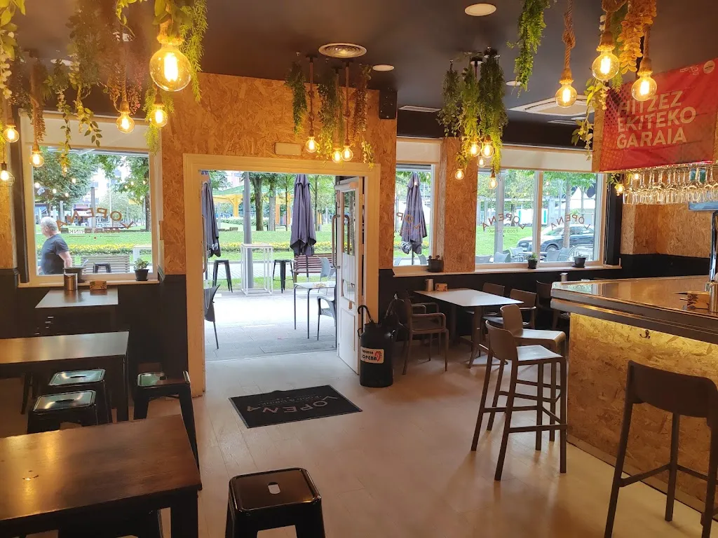 Bar Lopena Food & Drink restaurant in Amorebieta-Etxano