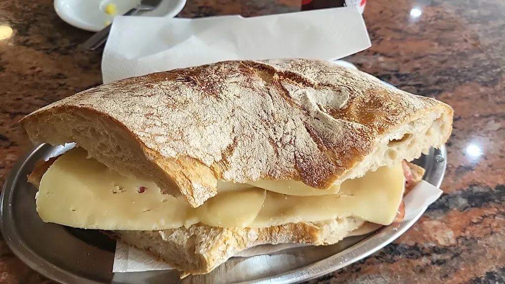 Jose Martinez_Mesón A'Esquina_Somozas As_review