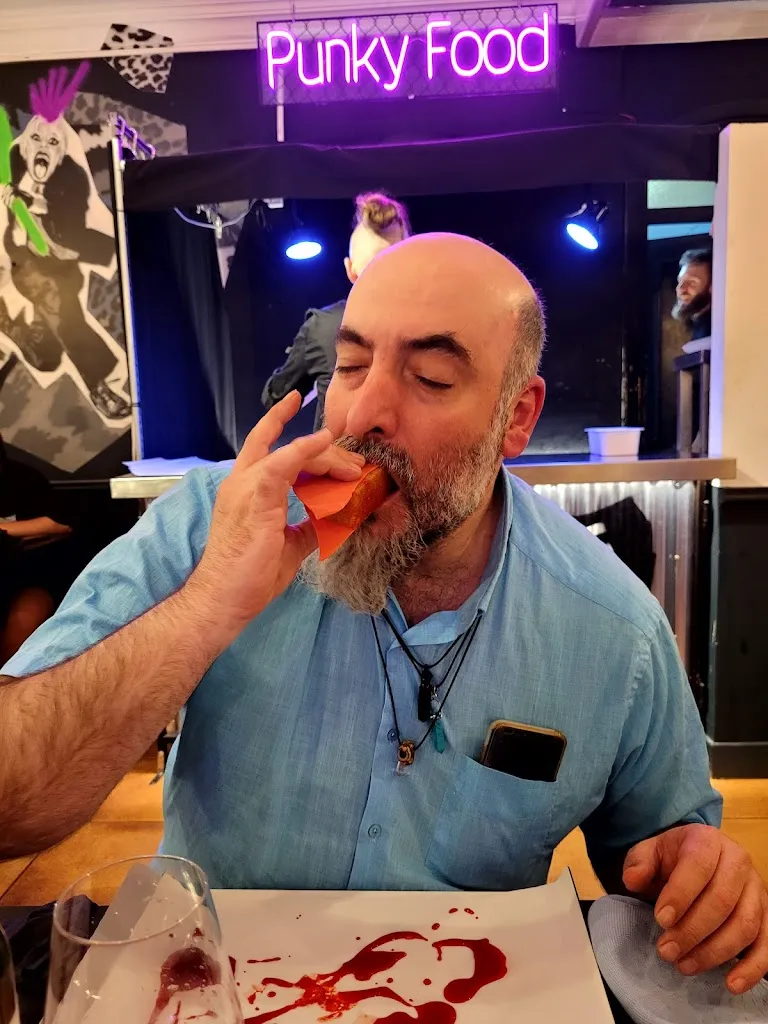 Svet_PUNKYTXEN_Barakaldo_review