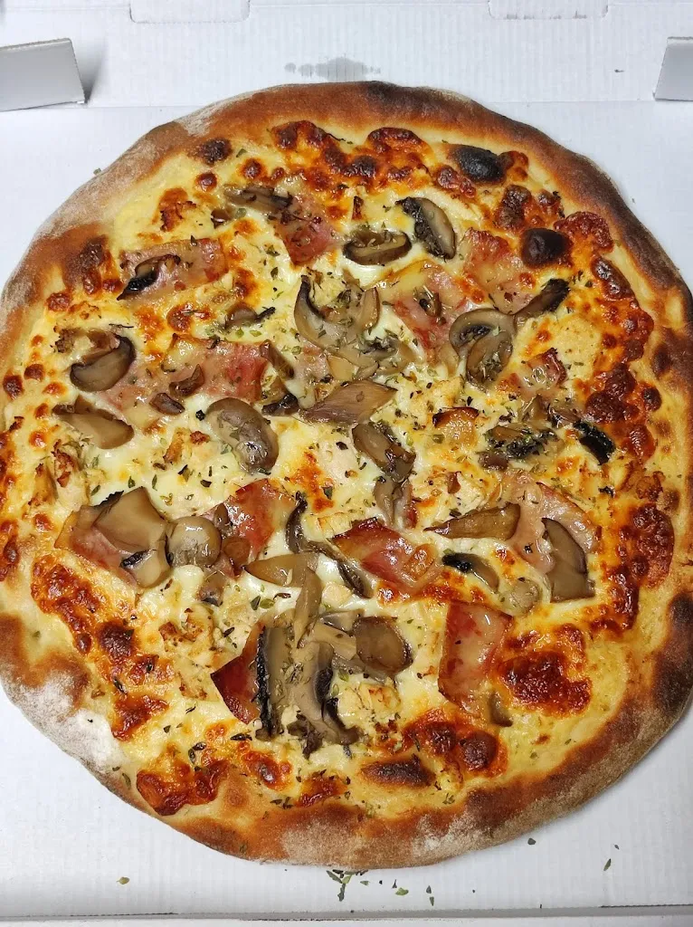 Cervecería O Carballo restaurant in Somozas As