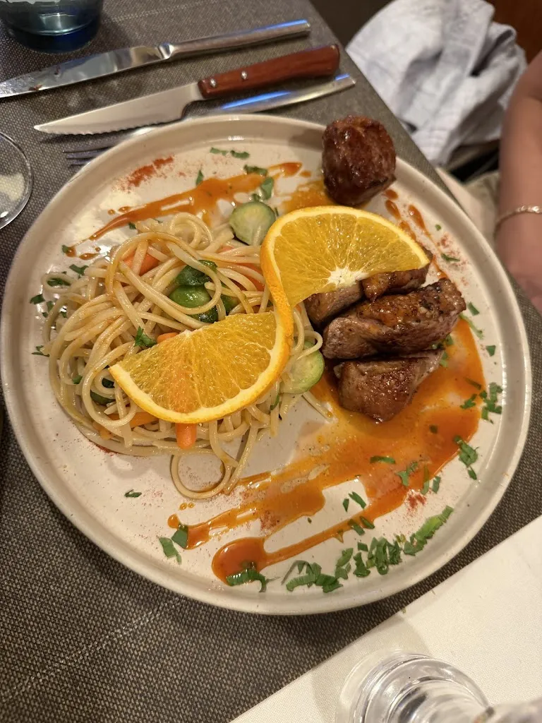 Farzad Tag_Ribeira Square_Ribeira_review