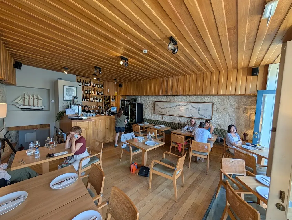 Muro do Bacalhau restaurant in Ribeira