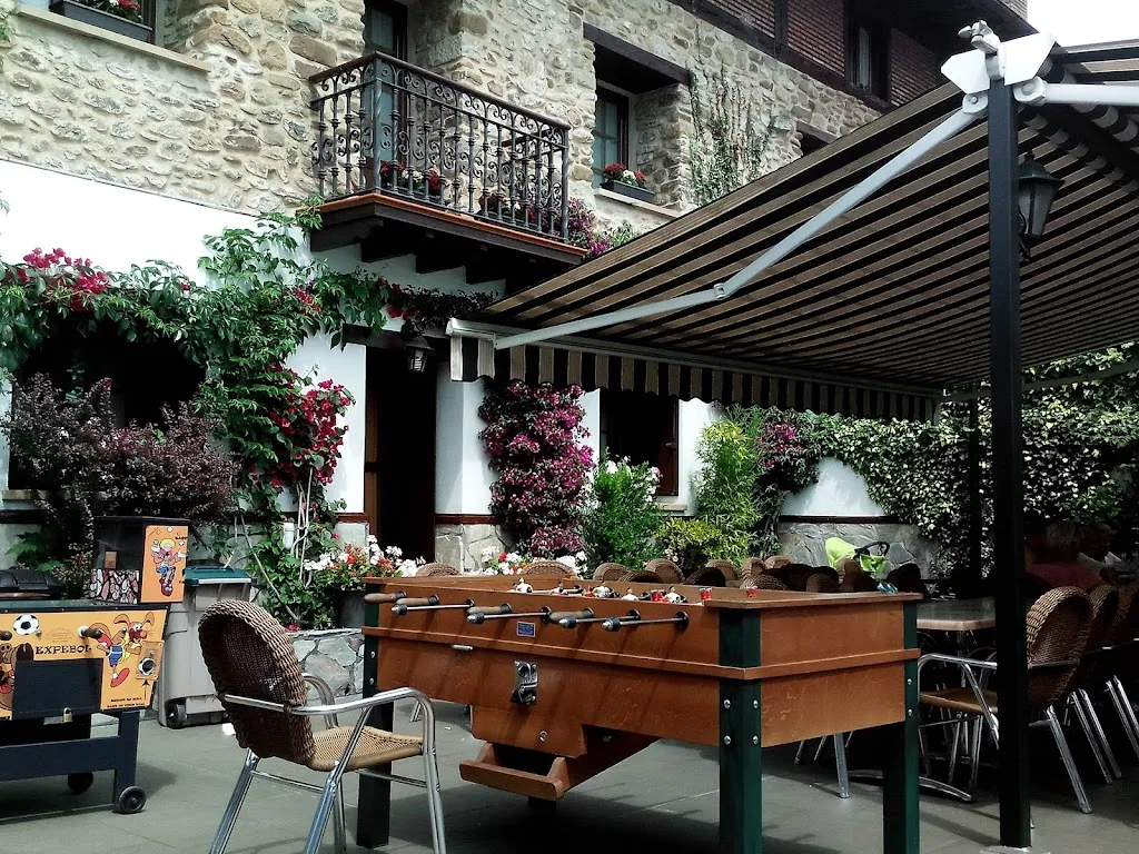 Cerveceria Etxe-Zuri Garagardotegia restaurant in Basauri