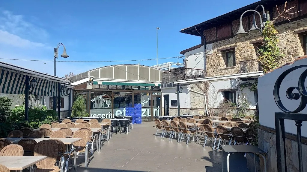 Cerveceria Etxe-Zuri Garagardotegia_Basauri_slider_image_3