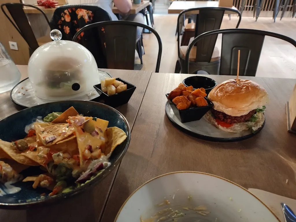 González Zz_La Cantina de Sputnik Berango - Burgers & Climb_Berango_recensione