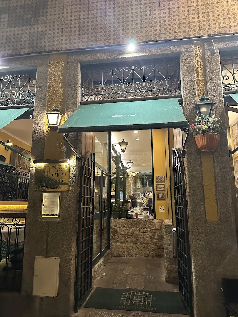 Postigo do Carvão_Ribeira_slider_image_3