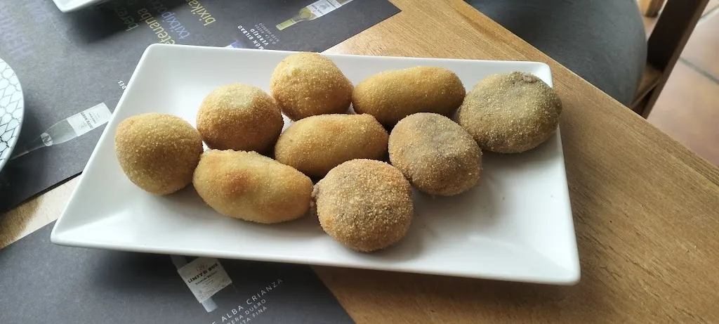 Adam Aufènix_Herriko Taberna_Ea_review