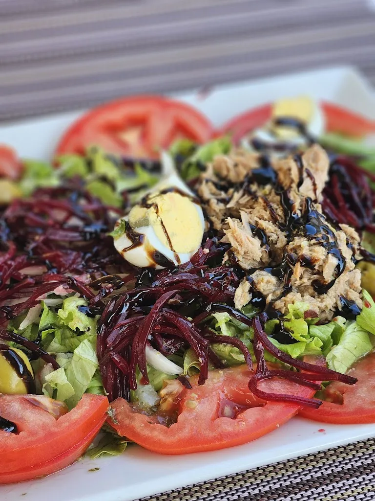 Batzoki Taberna restaurant in Ea