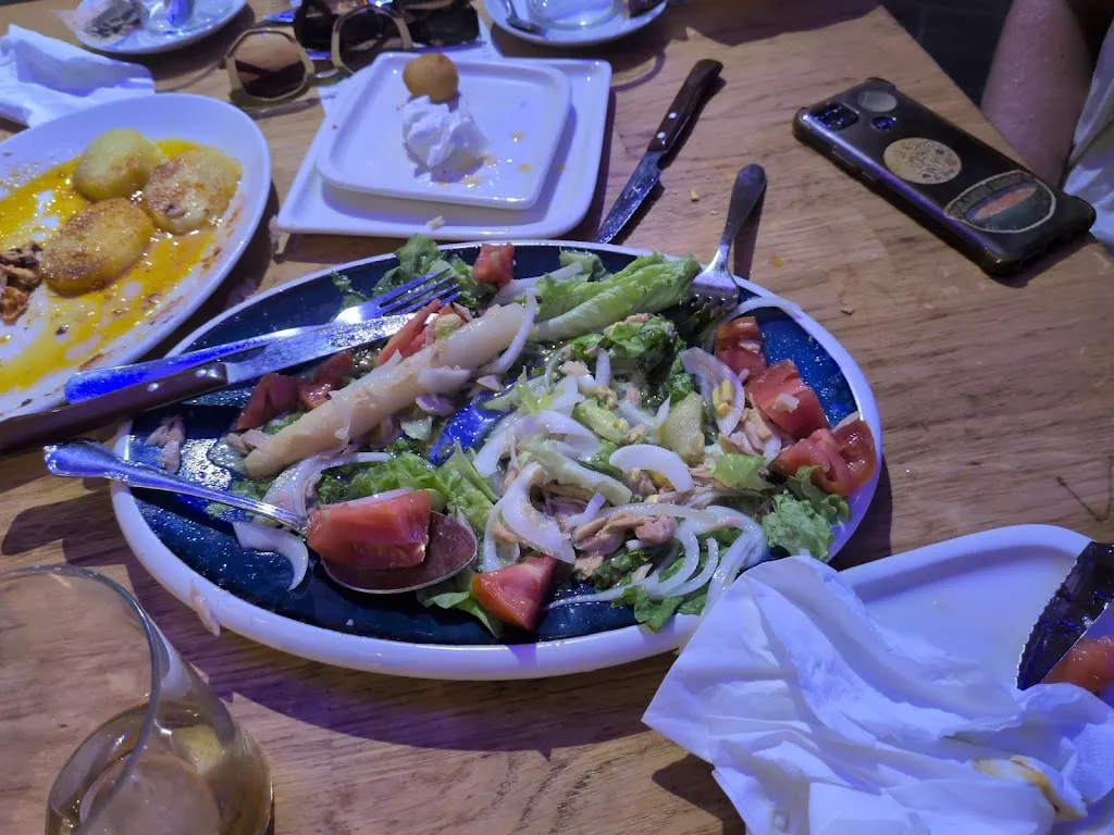 Maud Van der Kolk_Atxarre Taberna Kafetegia_Bermeo_review