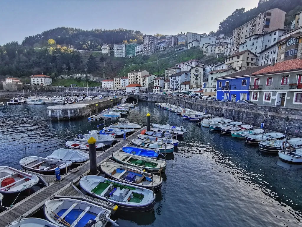 Miren Jesús Cortázar Uriarte_Elantxobe_slider_image_3