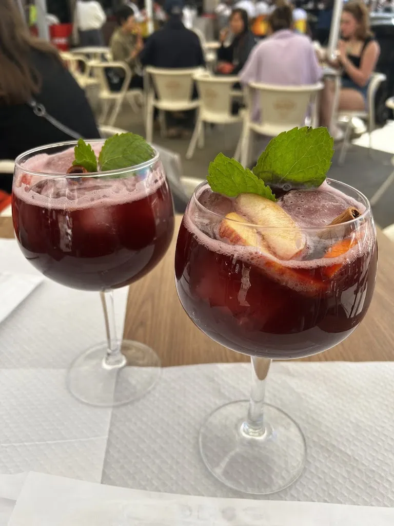 Enrique Alcántara_Uma Velha Tinha Um Gato_Ribeira_Bewertung