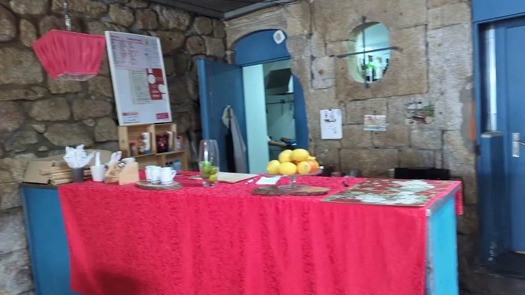 Bruce Thomson_Uma Velha Tinha Um Gato_Ribeira_Bewertung