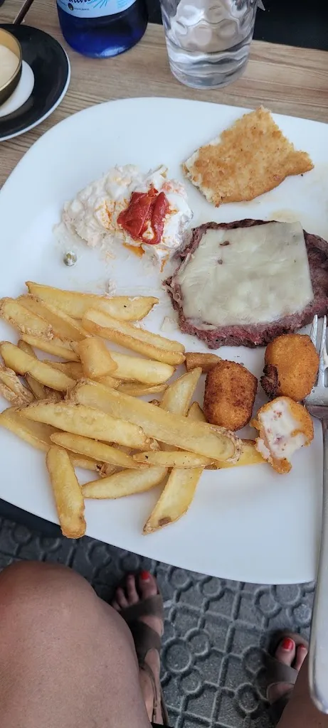 Gina Kat_Com&cop_Derio_review