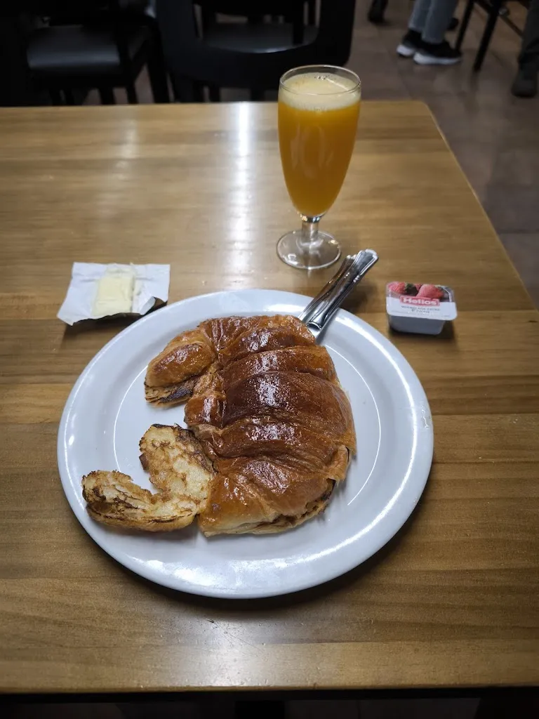 Vasil Tsanov_Adarve_Derio_review