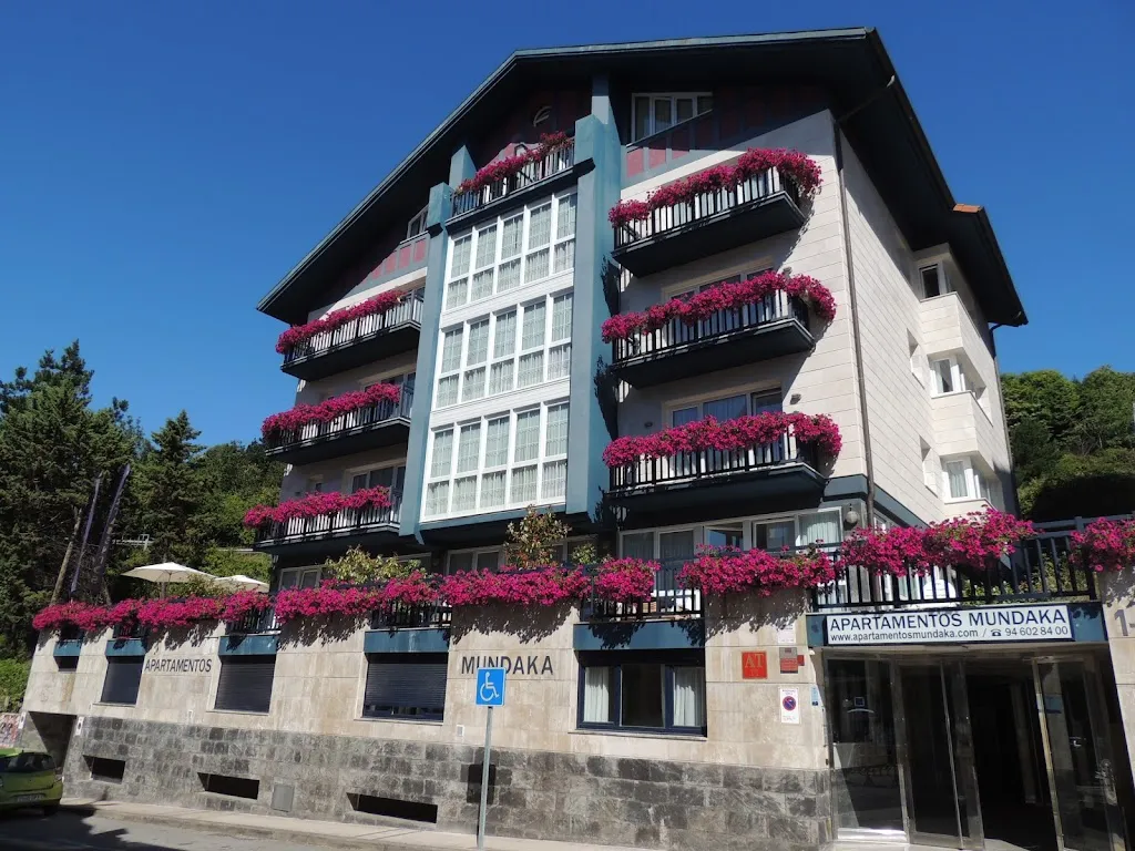 Apartamentos Mundaka restaurant in Gautegiz Arteaga