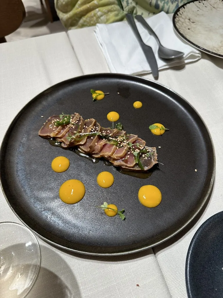 Andreas M_Kanala Beach_Gautegiz Arteaga_review