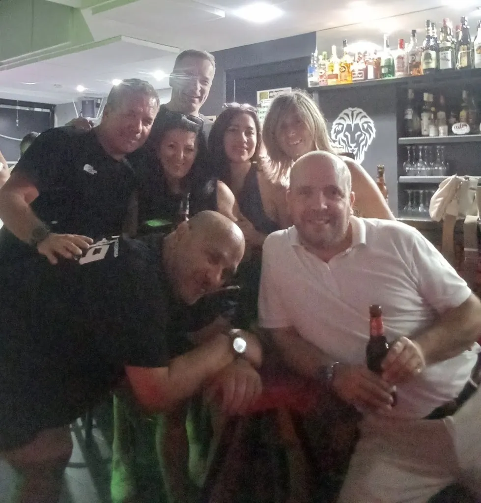 VICTORM. DELBLANCOGLZ_karraka barria_Erandio_recensione