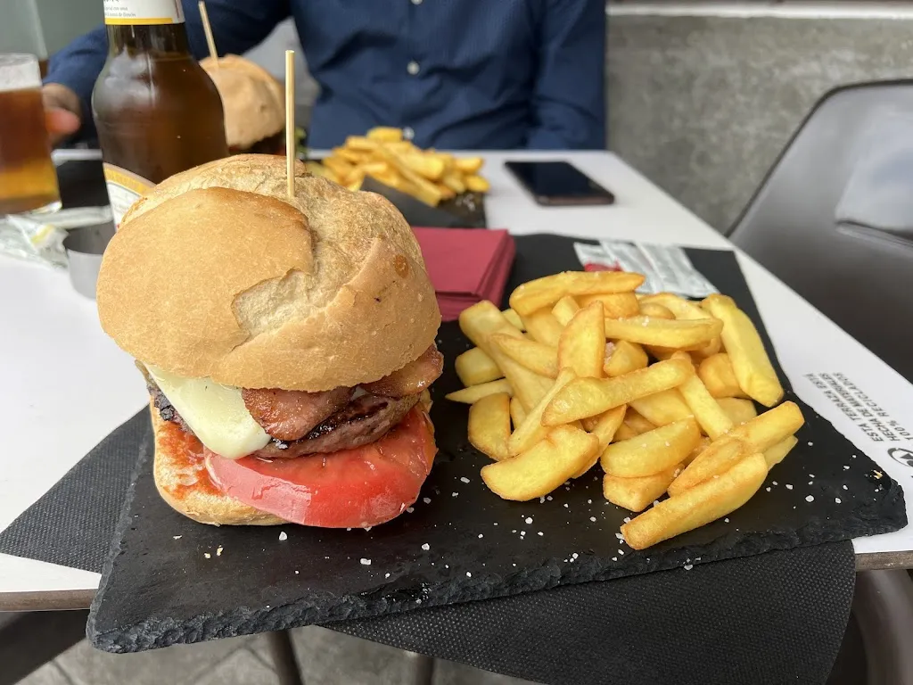 CAFETERIA EL FRONTON_Güeñes_slider_image_2