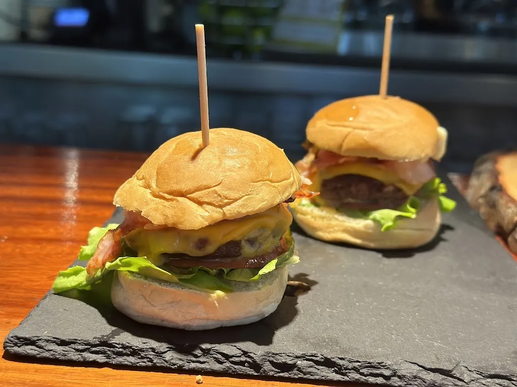 Hamburgesería Ikusgarri restaurant in Igorre