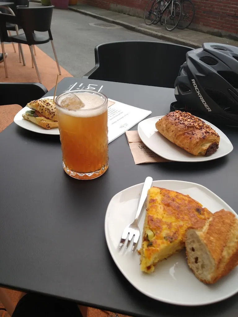 Florian Probst_Duzu Kafe Taberna_Izurtza_review