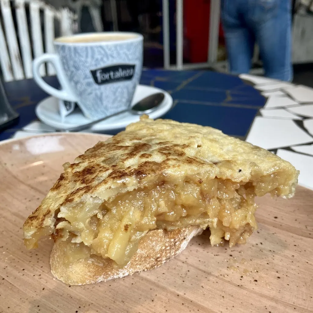 Jane H D_LIGHTHOUSE GORLIZ Cafe Pub_Gorliz_review