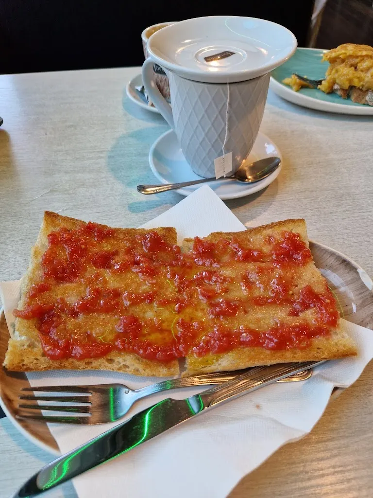 C.V._LIGHTHOUSE GORLIZ Cafe Pub_Gorliz_review