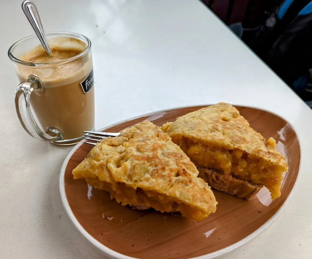 LIGHTHOUSE GORLIZ Cafe Pub_Gorliz_slider_image_3