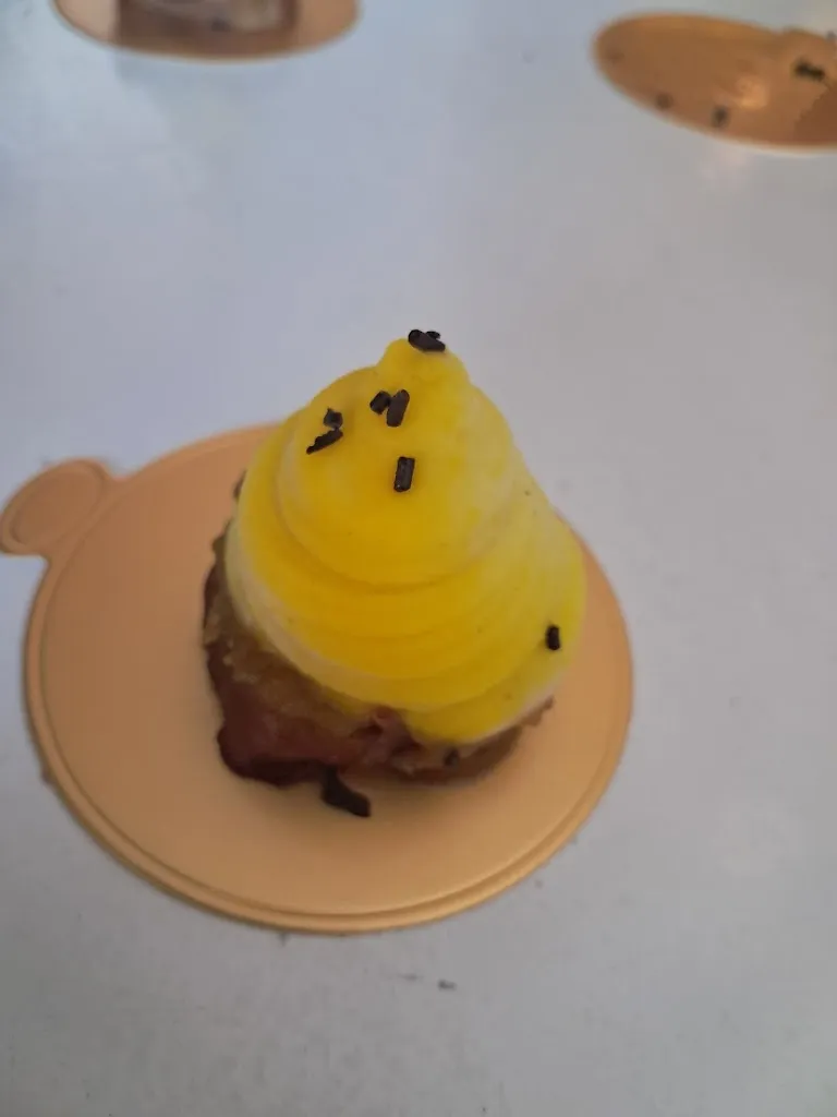 Yolanda Bertolin_Portalena_Gorliz_review