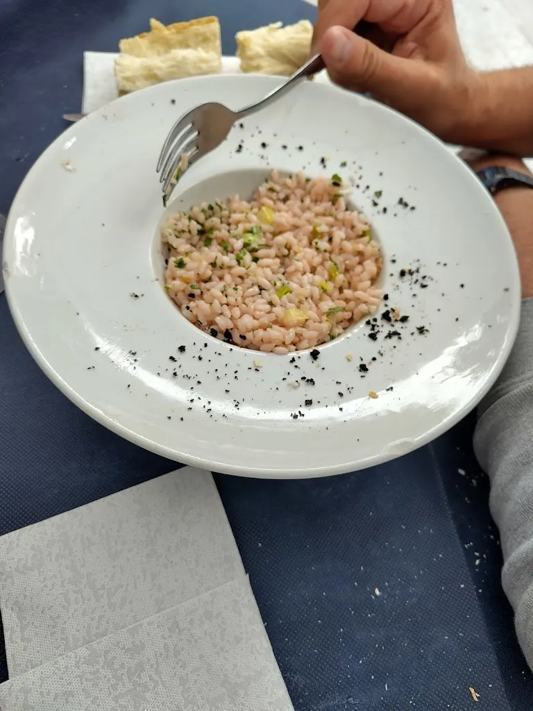 Mariam Tamimi_Azules_Gernika-Lumo_review