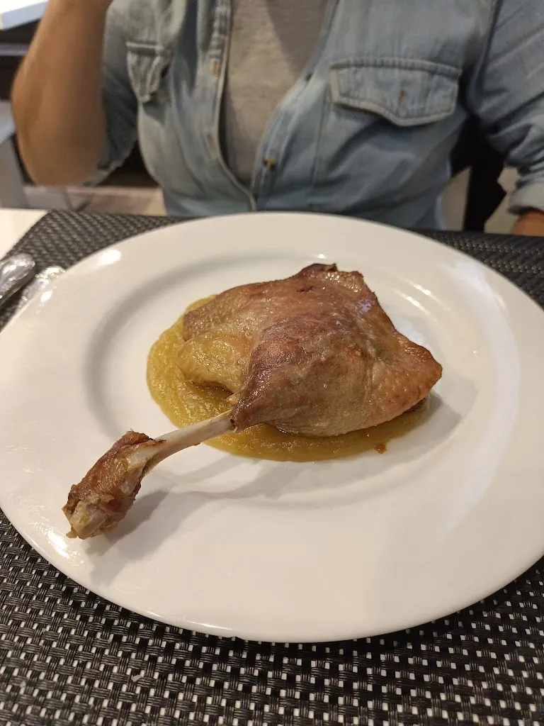 Leire Sanchez Patiño_Hiru Saku_Gernika-Lumo_review