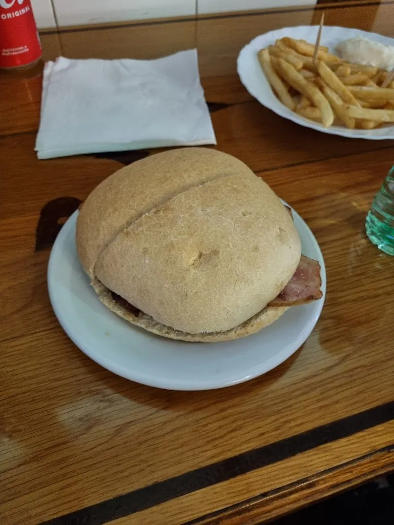 Hamburgueseria Pixkat restaurant in Gernika-Lumo