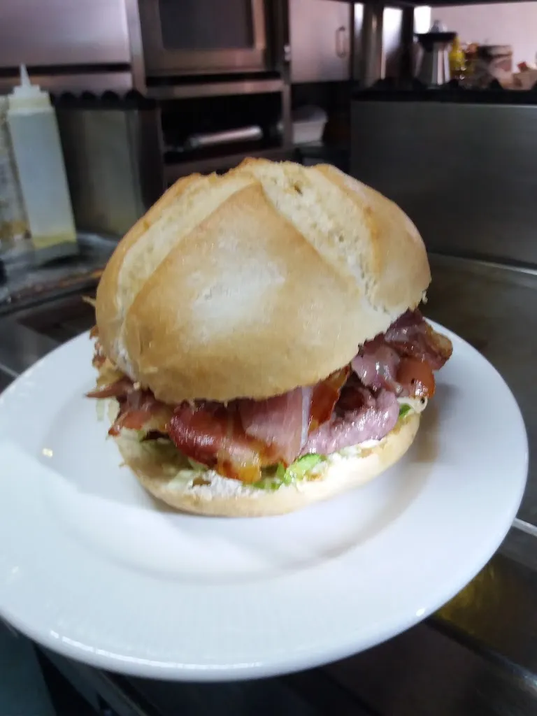 Hamburgueseria Oinak_Gernika-Lumo_slider_image_3