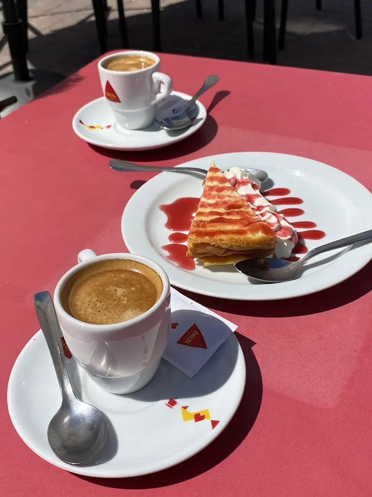 Hajeong Yoon_Cafe Kundera_Lezama_review