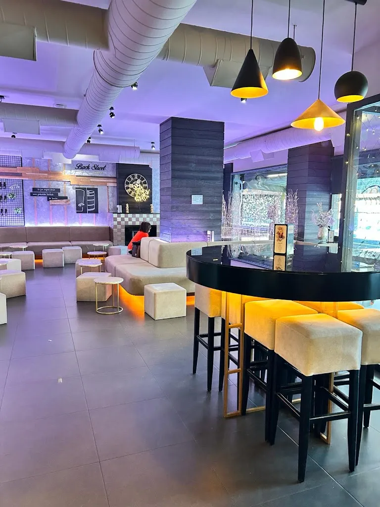 Back Street Lounge restaurant in Leioa