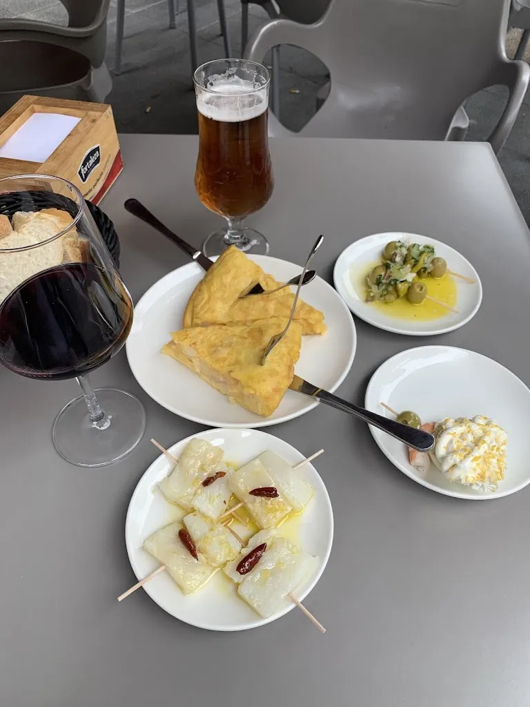 Adriana Rotaru_Bar Haritza_Mungia_review