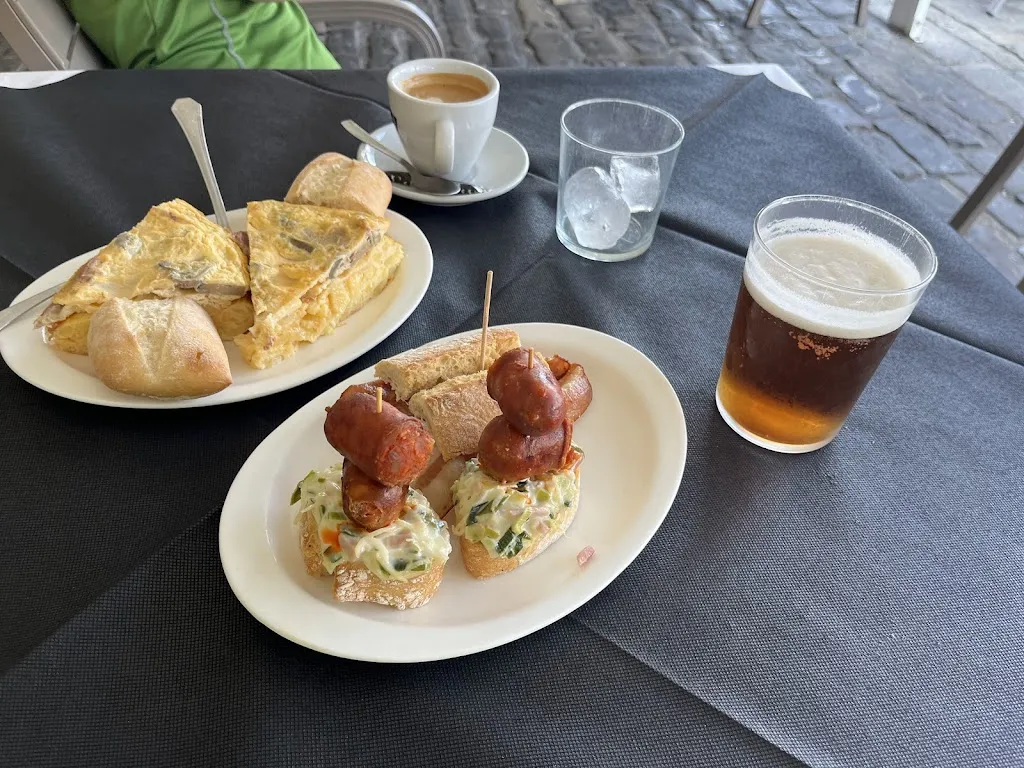 Simon Round_Bar Oskarbi_Lekeitio_review