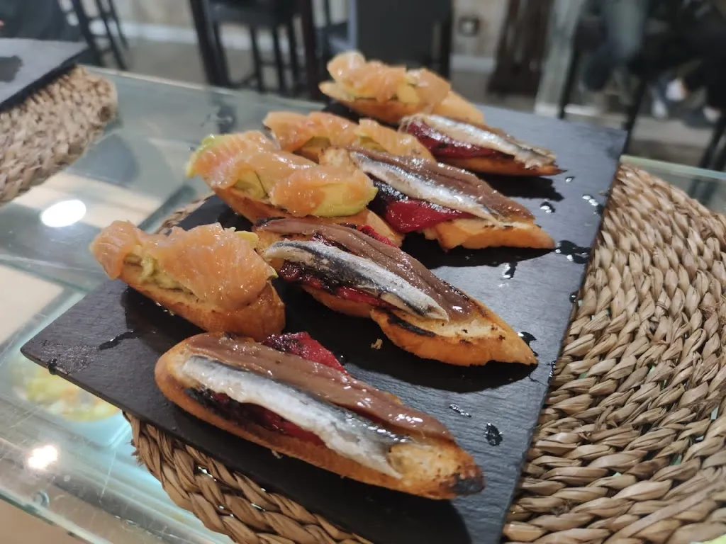 Otoio Taberna_Lekeitio_slider_image_2