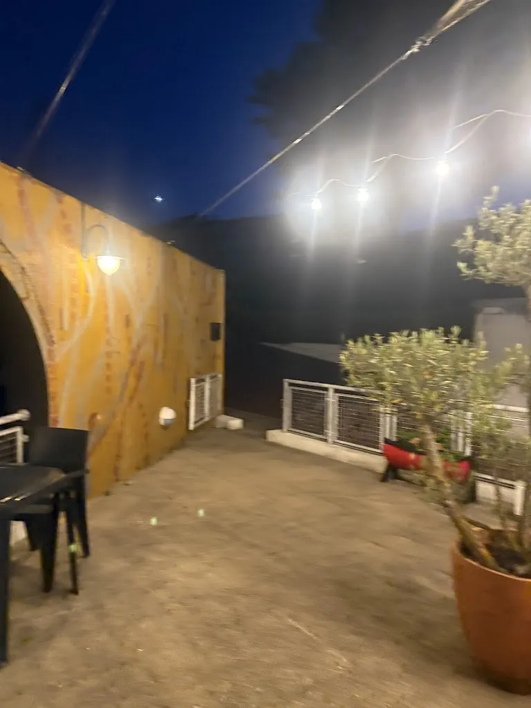 Inês Neves_Já Se Comia_Santa Comba_review