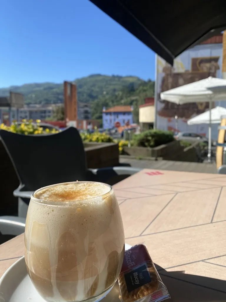 Bianka Deca_Green Tavern_Ortuella_review