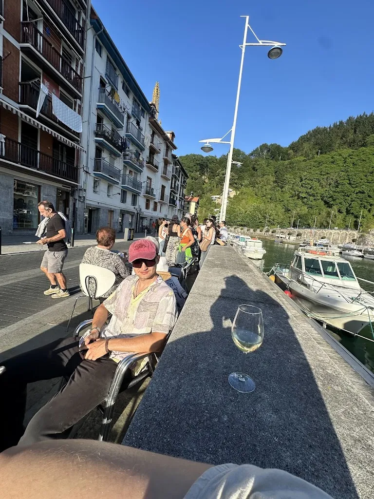 Rosie Hoggmascall_Sutargi_Ondarroa_review